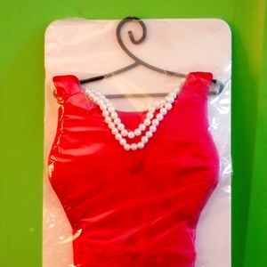 Maroon cocktaill dress memo board